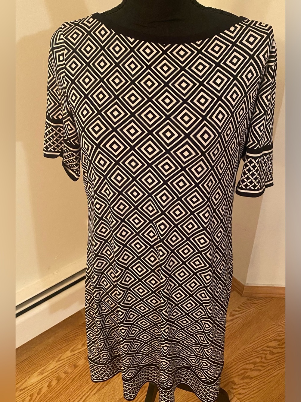 MICHAEL Michael Kors Black & White Geometric Short Sleeve Size Large Shift Dress